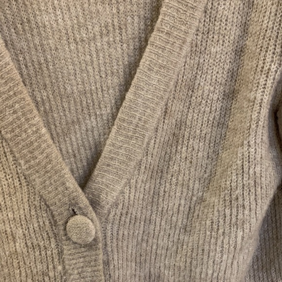 Elegant Beige Women's Cardigan - Picture 10 of 13